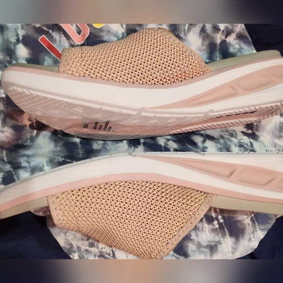522. J Sport pink mesh slides - Picture 3 of 4
